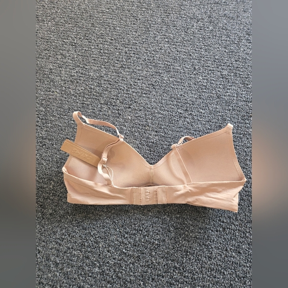 SKIMS SEAMLESS PUSH UP BRA NWT 34B - Picture 2 of 2